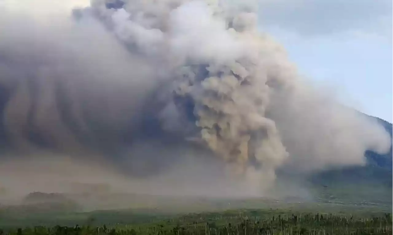 Indonesia evacuates villagers as volcano erupts on Java island