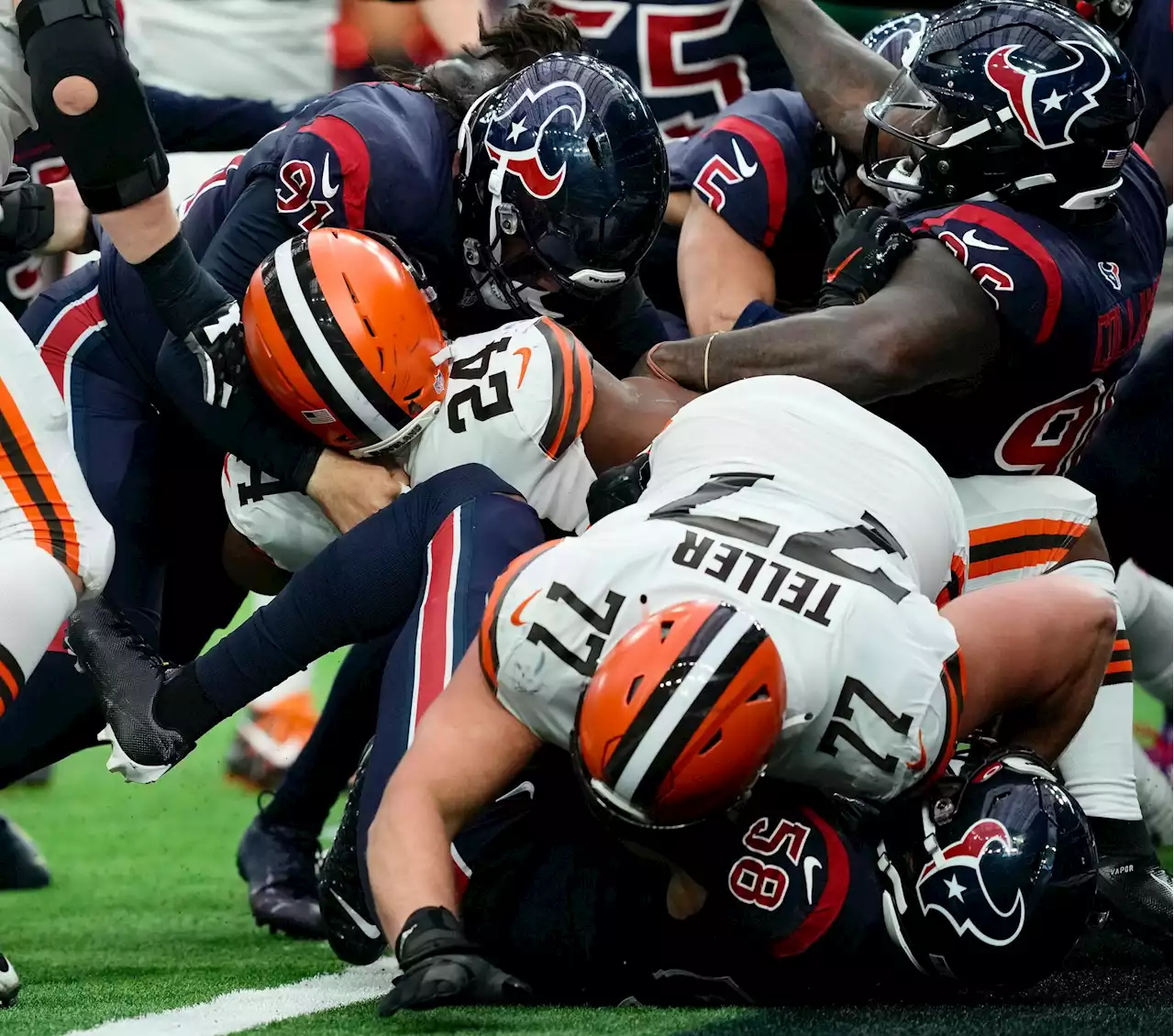 Texans-Browns updates: Cleveland leads after ugly offensive first half