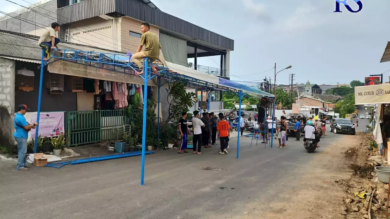 Warga Manyaran Semarang Tunggu Kedatangan Jenazah Korban Kecelakaan Bus Wisata di Sarangan