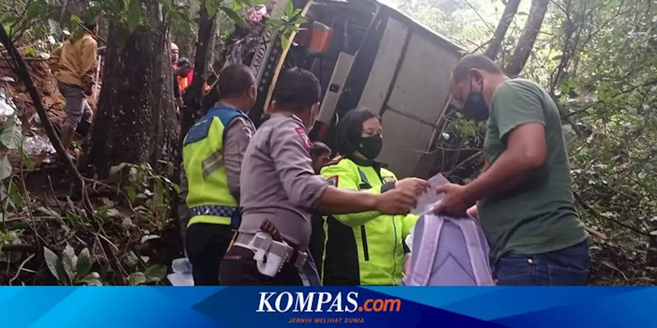 Bus Wisata dari Semarang Terjun ke Jurang di Magetan, Sopir Sempat Teriak Rem Blong