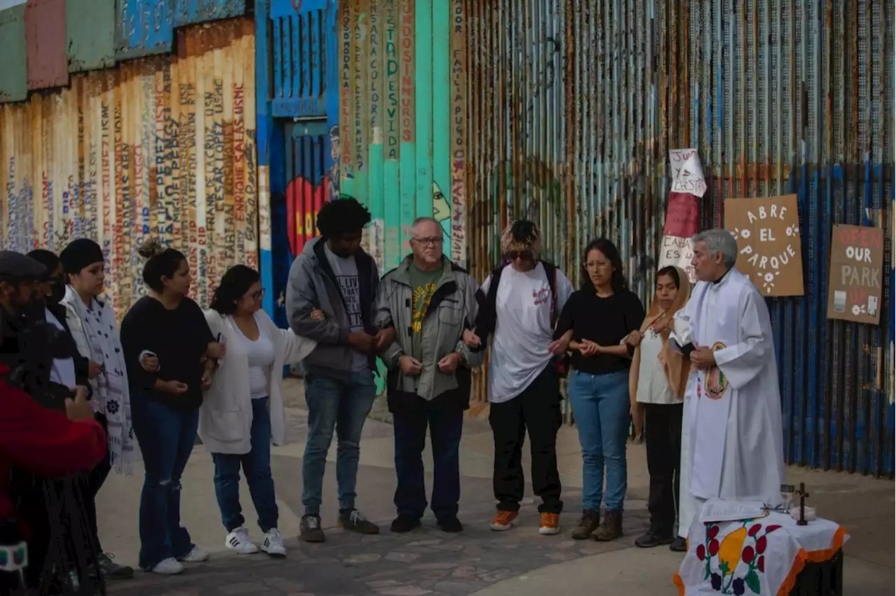 Celebran misa en Tijuana por los 43 de Ayotzinapa