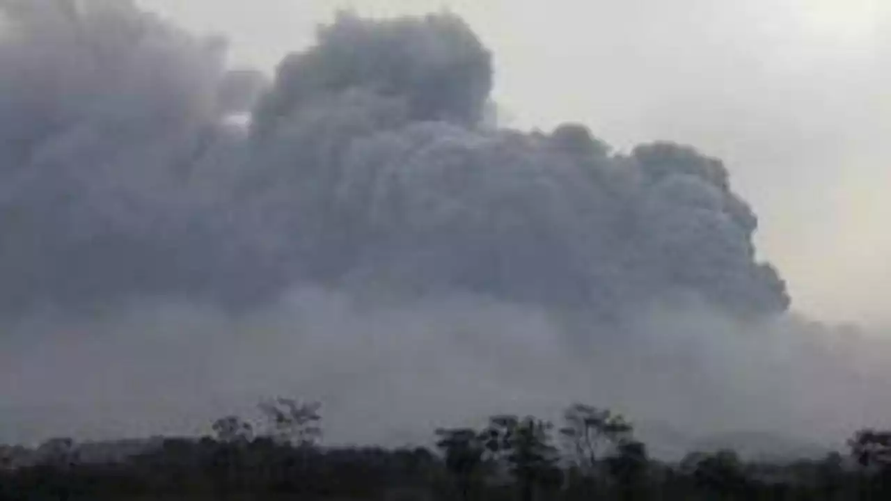 Indonesia, vulcano Semeru in eruzione: l’allerta è massima