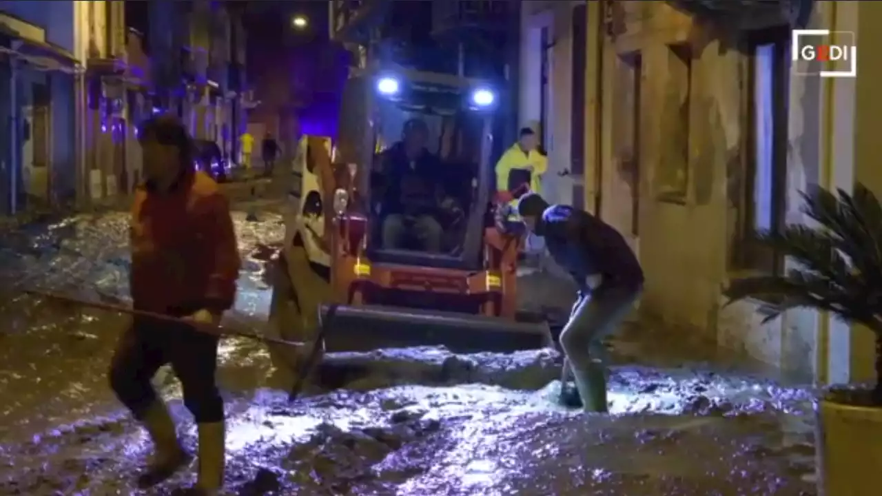 Maltempo in Sicilia, persone intrappolate in auto nel Messinese