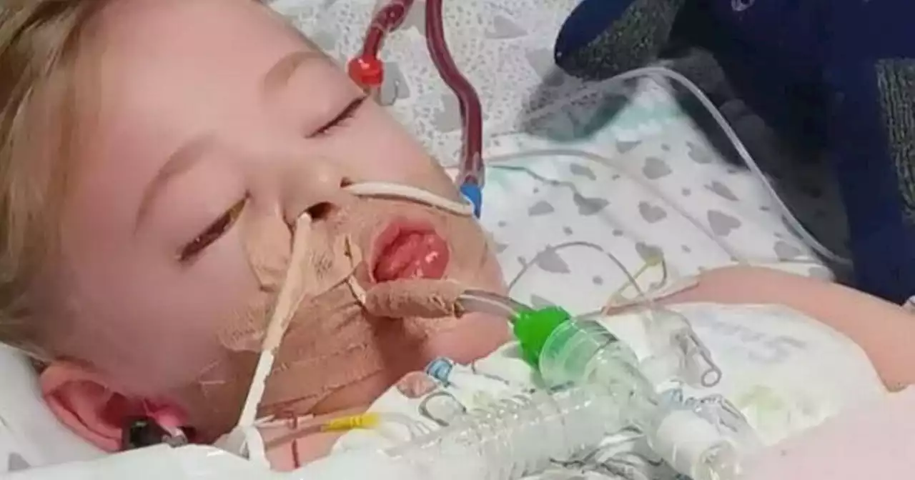 Dad refuses to leave daughter, 4, as she 'fights for life' with Strep A