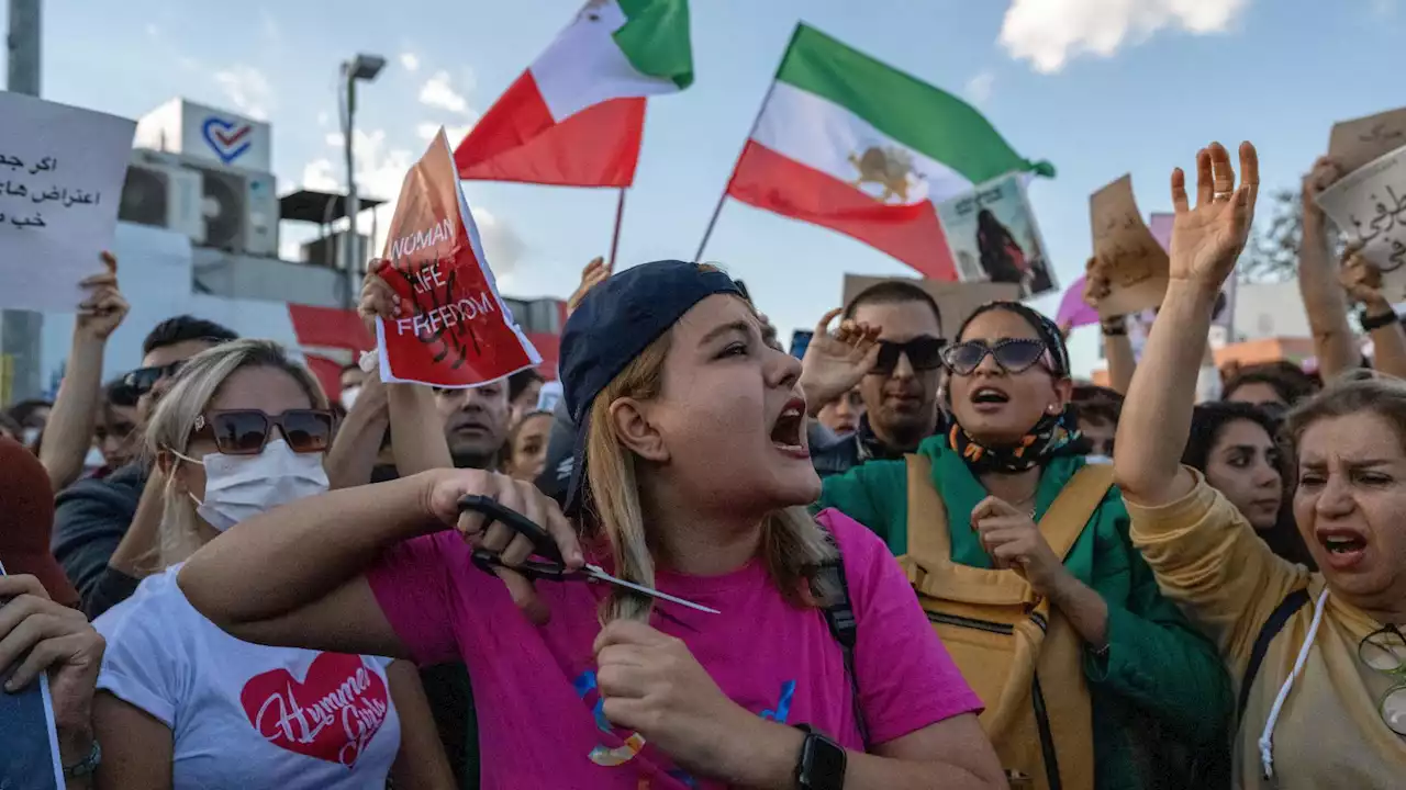 Pourquoi la police des mœurs concentrait les critiques des manifestants en Iran