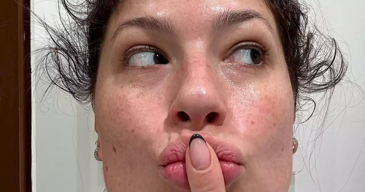 «Au moins, ça repousse» : Ashley Graham dévoile sa chute de cheveux post-partum sur Instagram