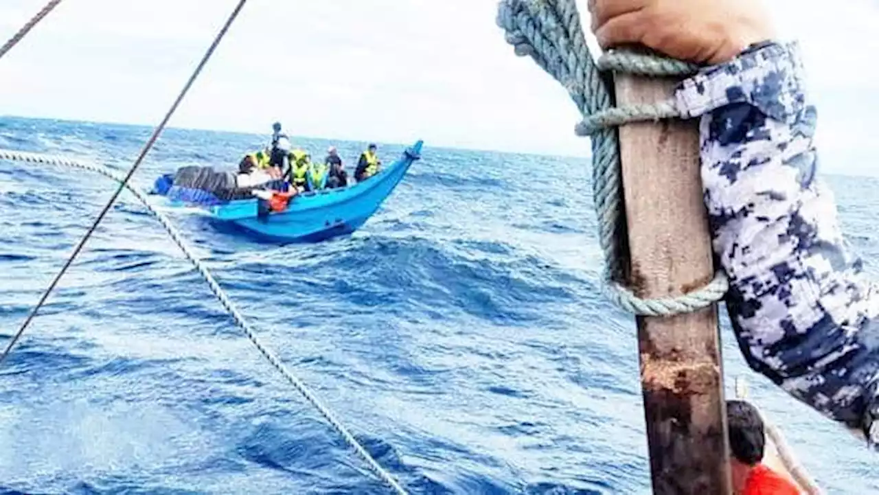 PCG rescues 9 passengers from drifting vessel in Zamboanga del Norte