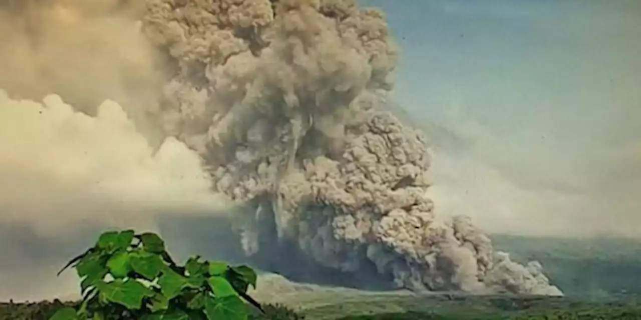 Gunung Semeru Erupsi, AirNav Keluarkan Peringatan untuk 3 Bandara | merdeka.com