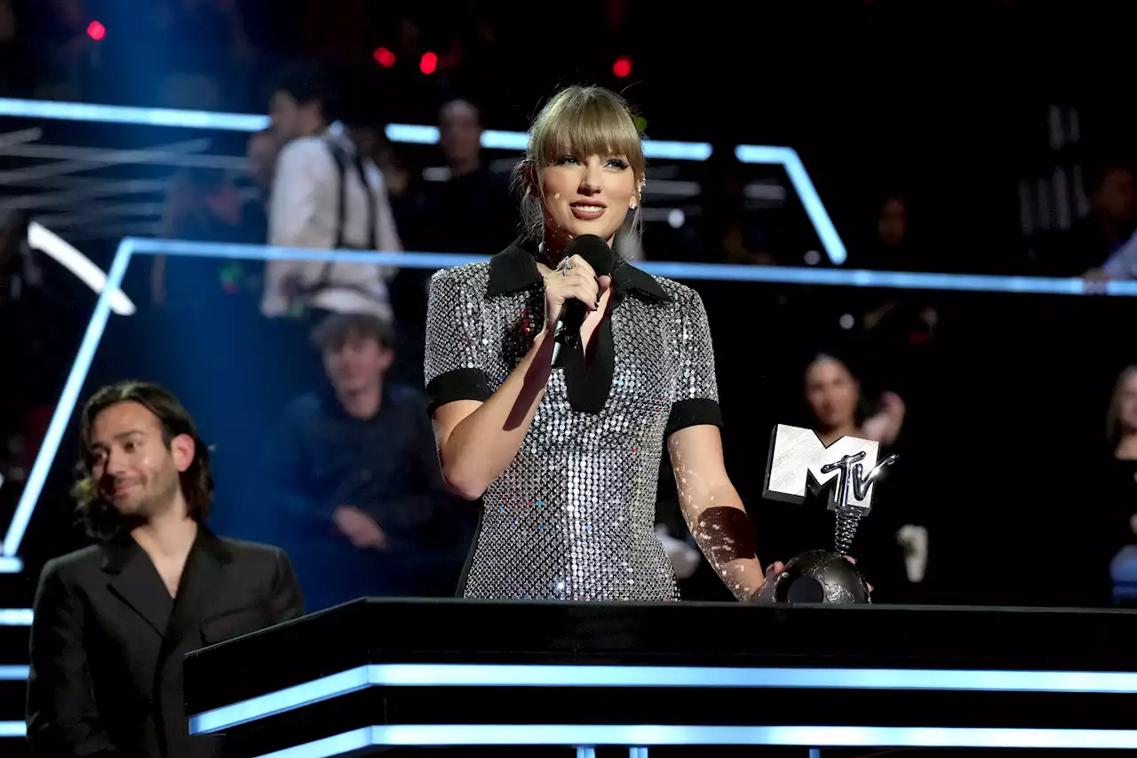 Taylor Swift Fans Sue Ticketmaster Following Fumbled Presale