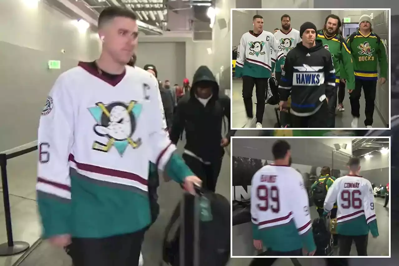 Mike White, Jets teammates arrive at Vikings game in ‘Mighty Ducks’ jerseys