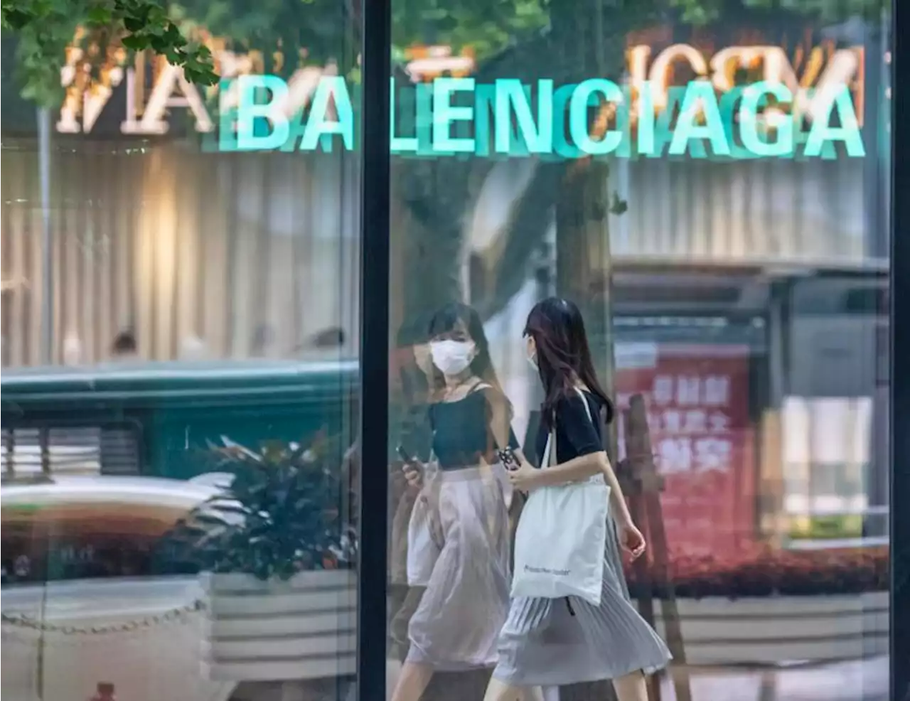 Buntut Skandal Iklan Balenciaga, Desainer dan CEO Minta Maaf |Republika Online