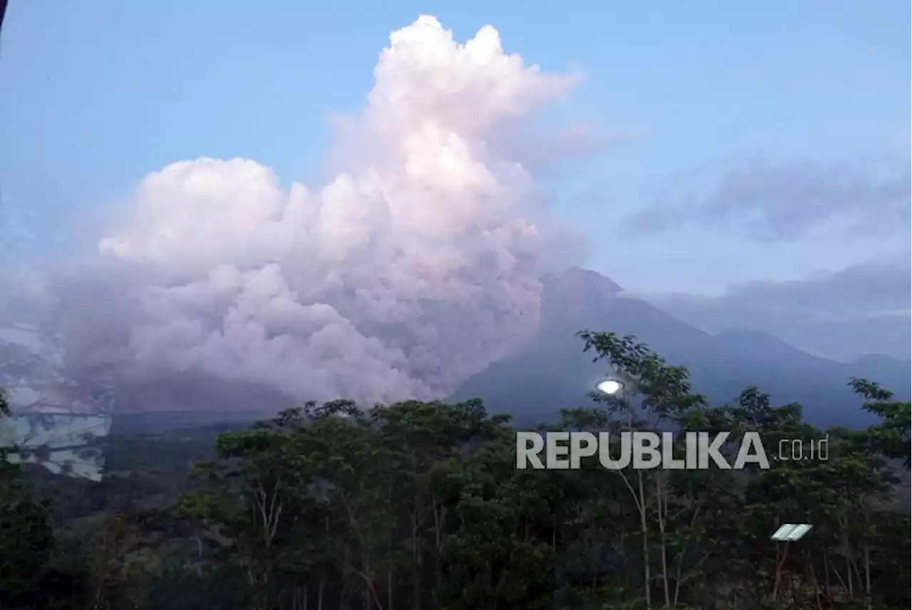 Hasto: Megawati Instruksikan Kader PDIP Bantu Korban Erupsi Semeru |Republika Online