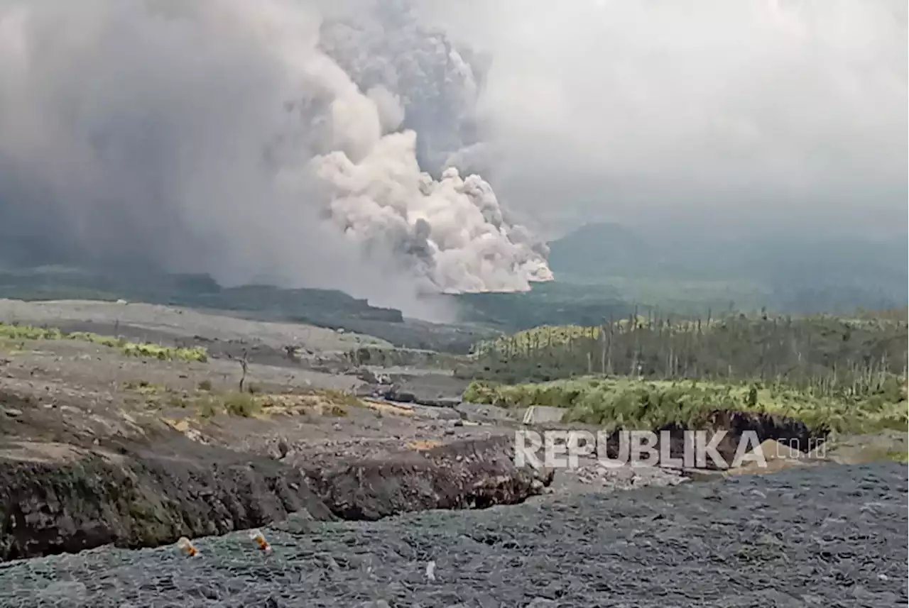 PVMBG Tegaskan Kabar Erupsi Gunung Semeru dapat Sebabkan Tsunami |em|Hoaks|/em| |Republika Online