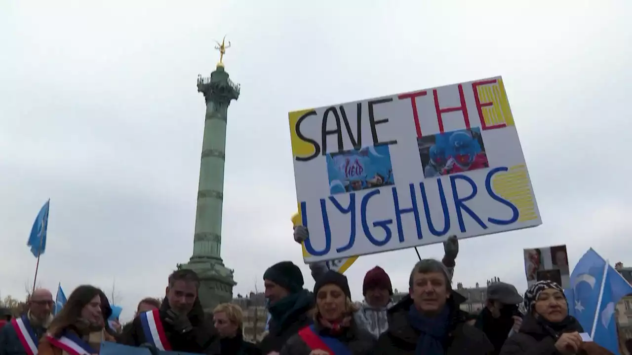 France: une manifestation de soutien aux Ouïghours à Paris