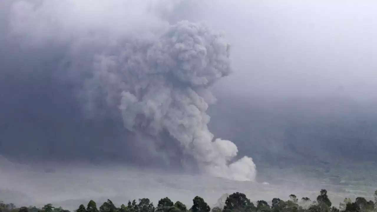 Indonésie: le volcan Semeru sur l’île de Java entre en éruption