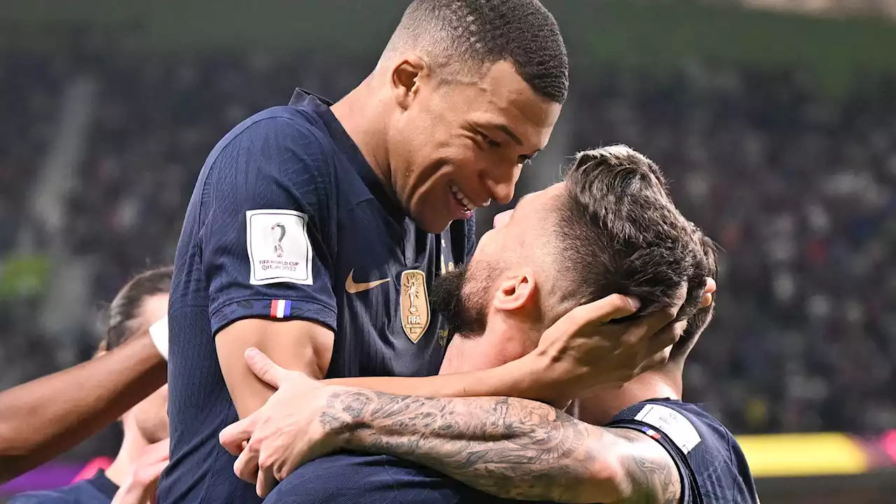 France-Pologne: la photo de Giroud et Mbappé en mode amoureux déchaîne les réseaux sociaux