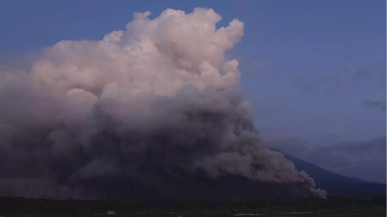 Indonésie : le volcan Semeru en alerte maximale après une éruption