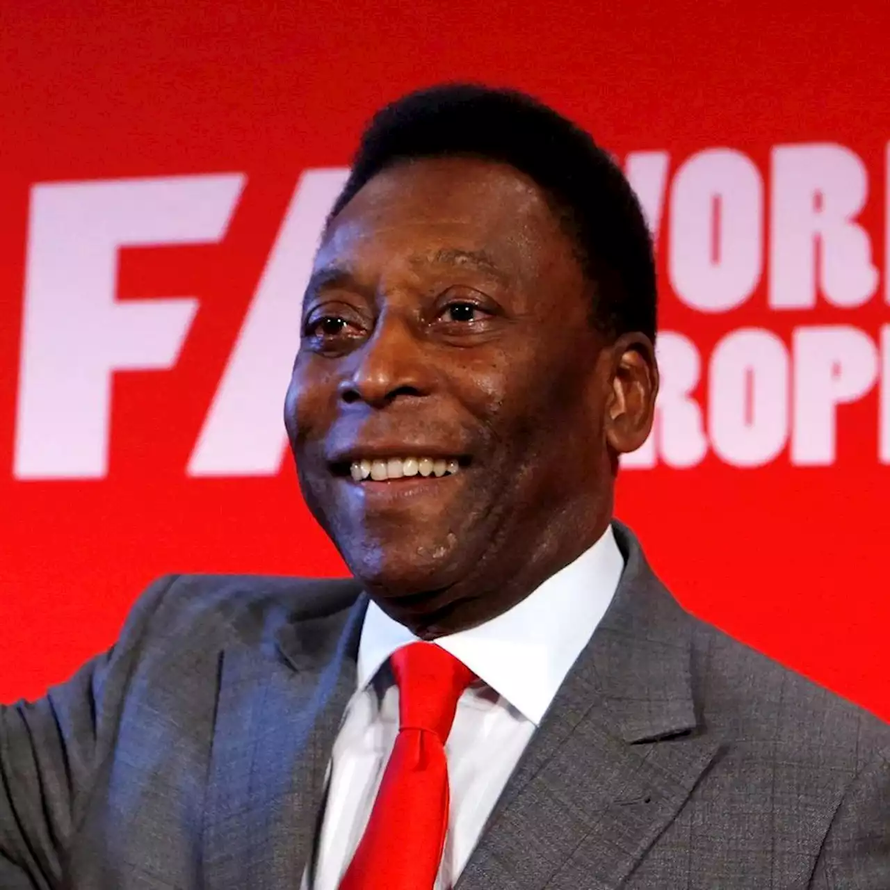 Pele says he feels 'strong' in first comment since report said he was receiving end of life care