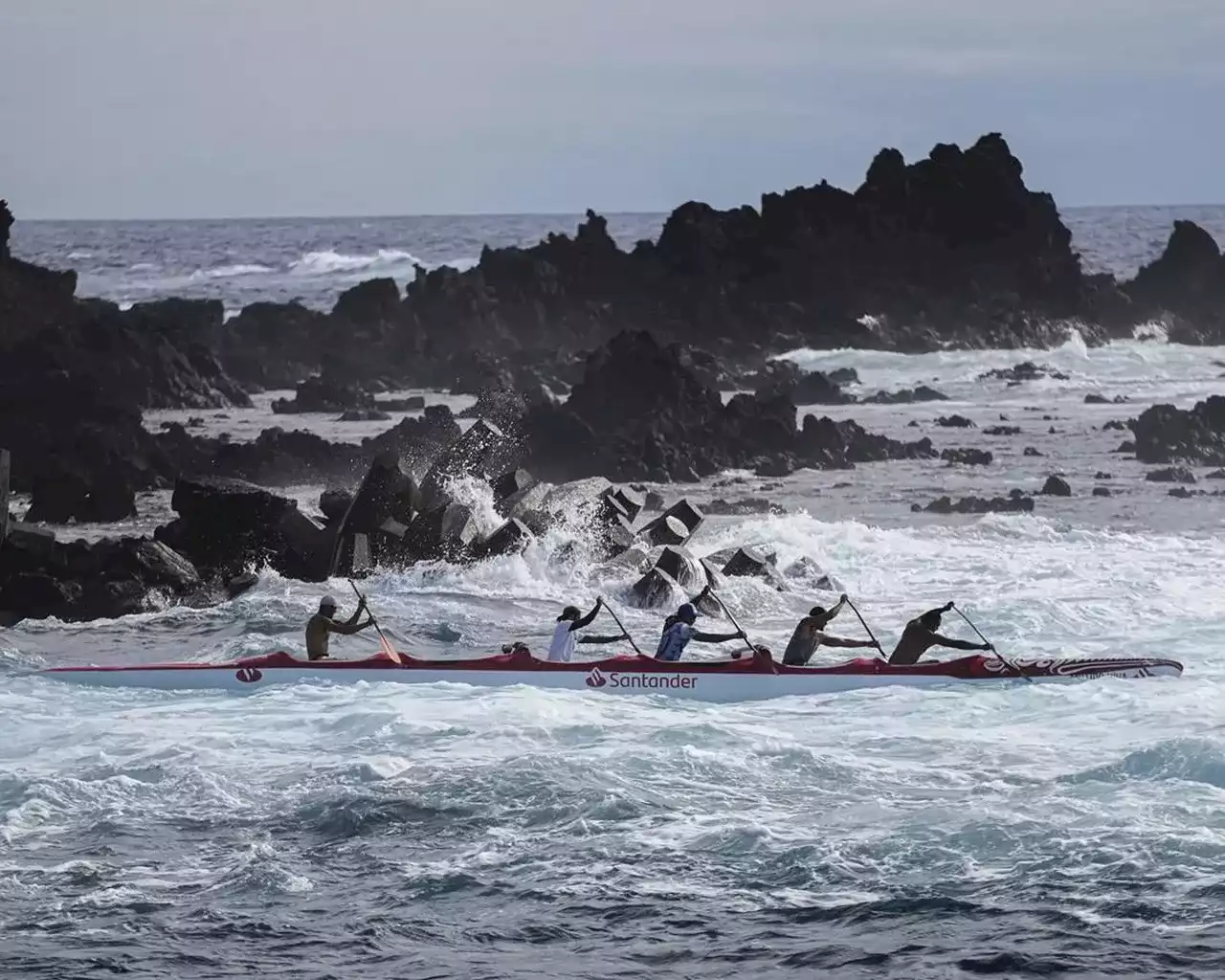 Polynesian pride: Three-day canoe voyage in mid-Pacific