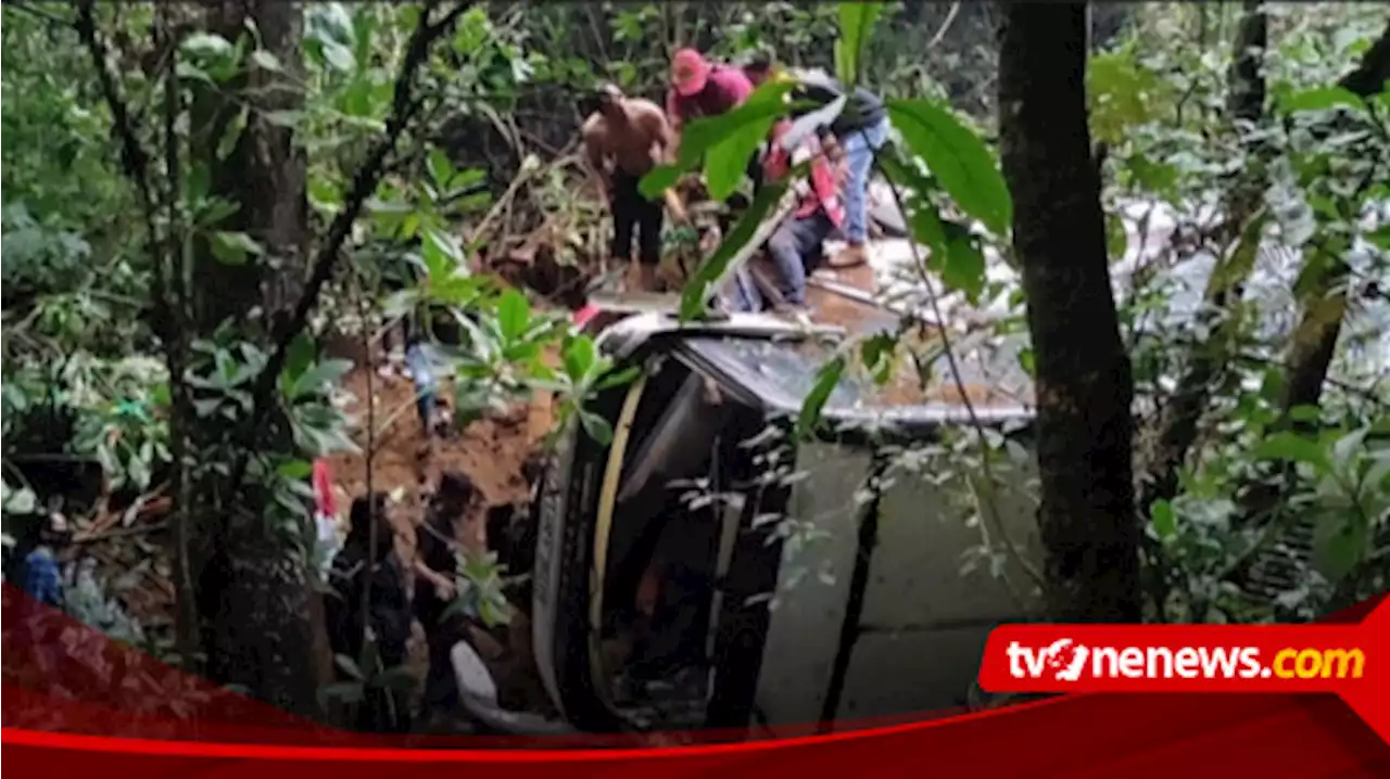 Penampakan Bus Pariwisata Semeru Putra Masuk Jurang di Magetan, 7 Orang Tewas