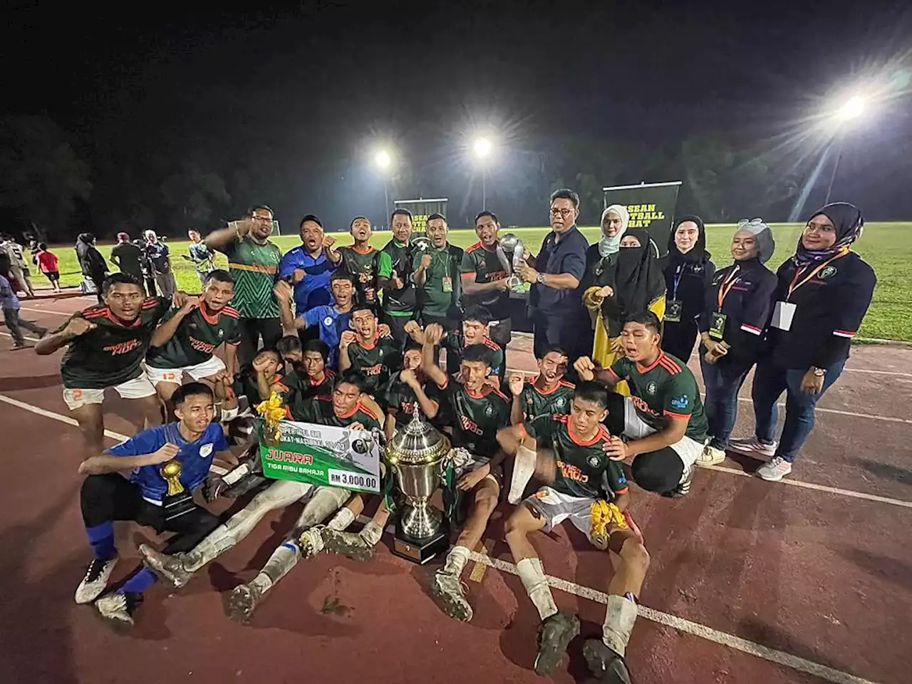 Melaka Boys julang Piala Super ICFL