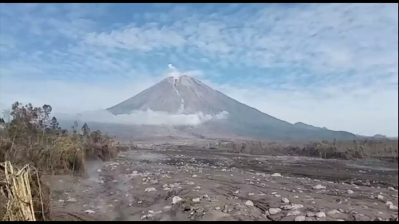 Waspada Luncuran Aliran Lahar Semeru Hingga 17 Kilometer