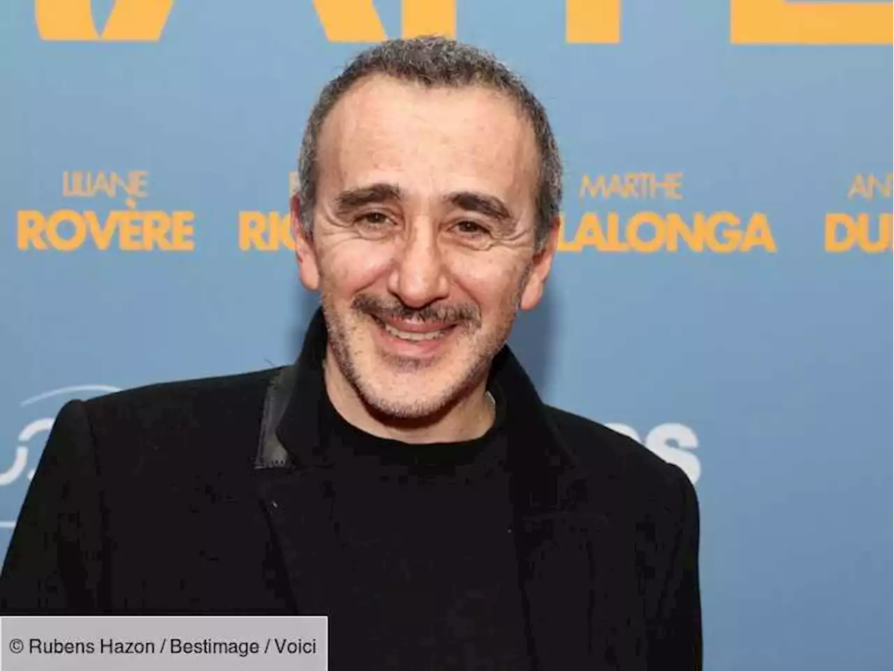 Elie Semoun affecté par une « peine de coeur » : il se confie sur sa vie sentimentale - Voici