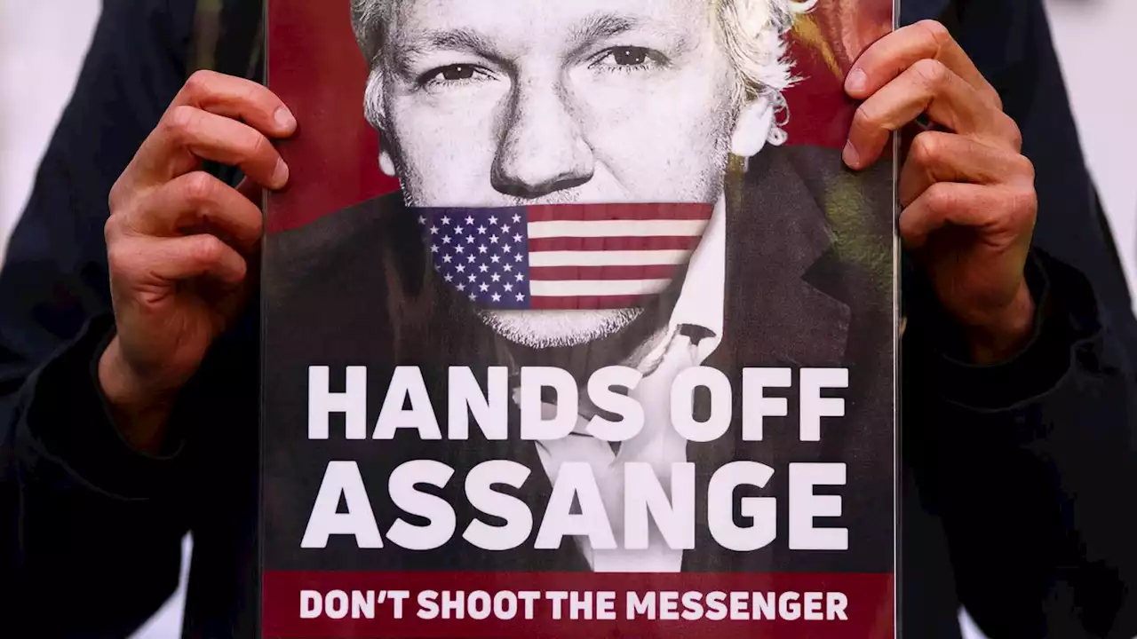 New York Times urges U.S. to drop charges against Assange