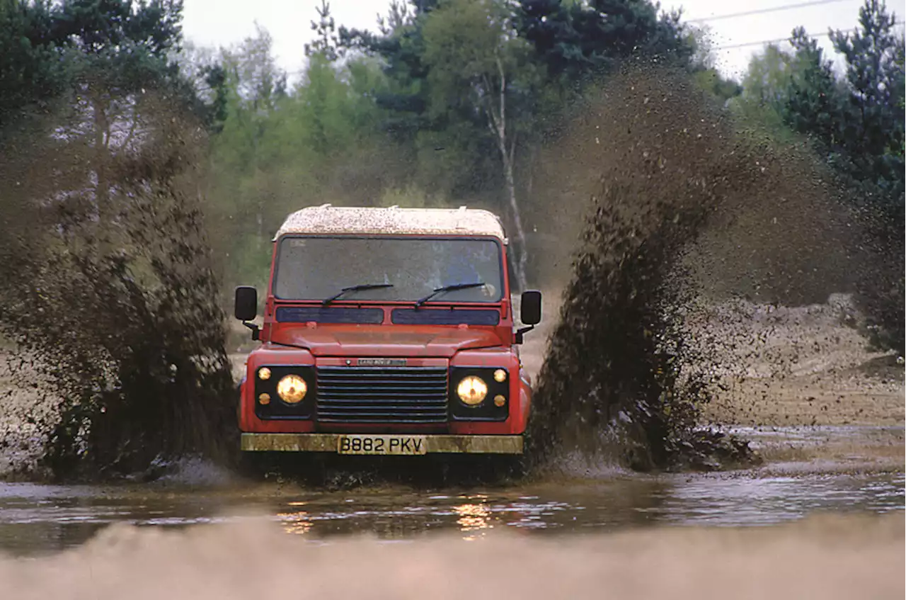 Greatest road tests ever: Land Rover 90 County V8 | Autocar