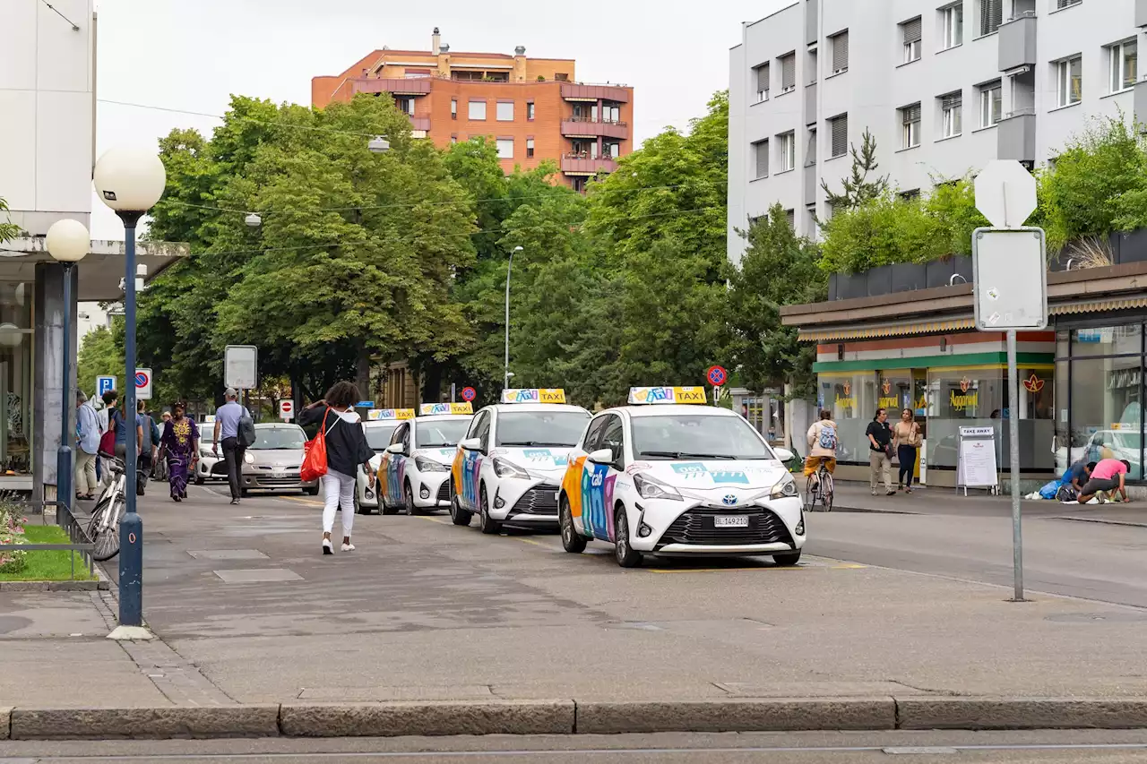 So wird der Mindestlohn umgangen – Basler Taxifahrer werden entlassen – und dann selbstständig