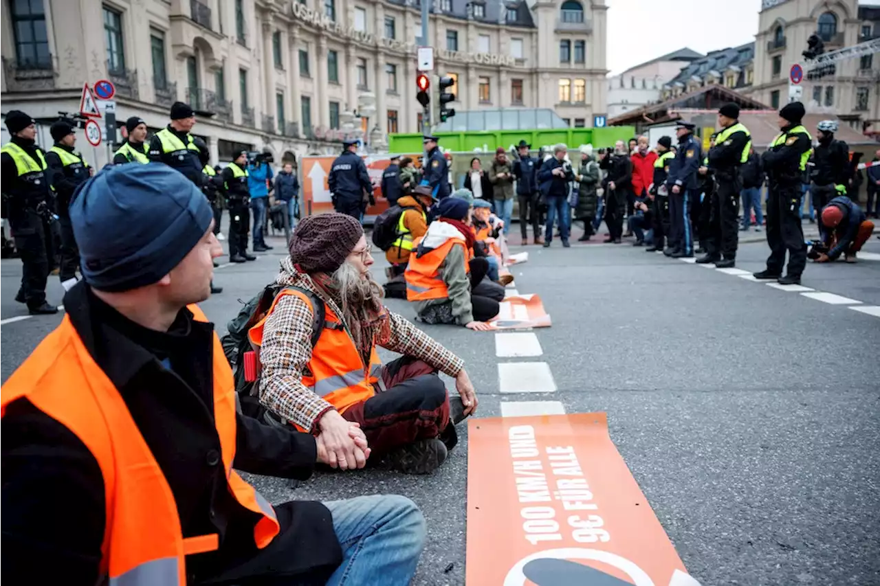 Bravo-Rufe und Gegendemonstranten bei Blockade der „Letzten Generation“