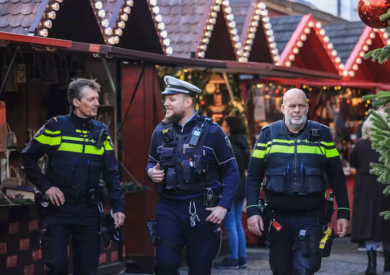 Großeinsatz in Düsseldorf: Anrufer droht, mit Auto in Weihnachtsmarkt zu rasen