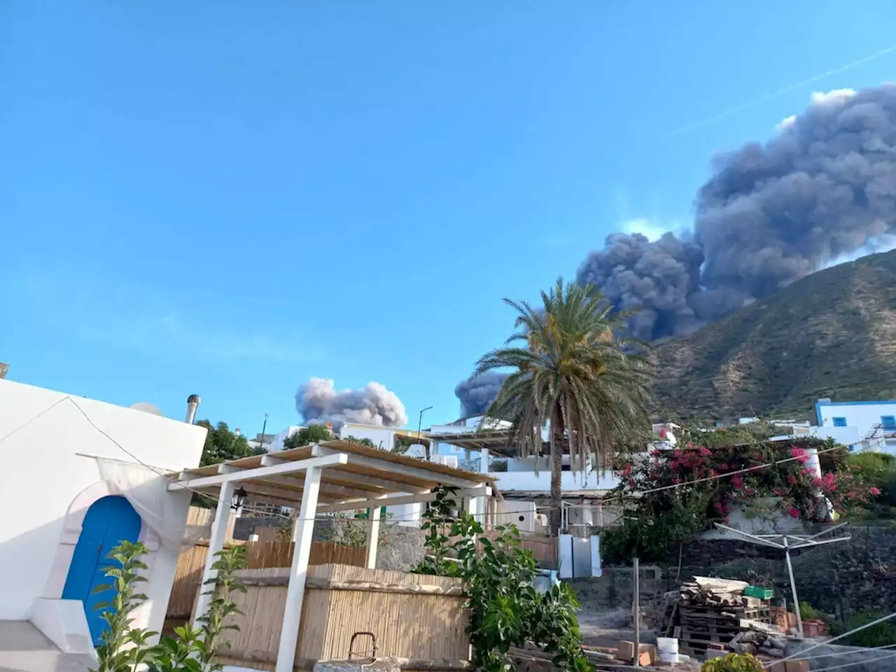 Italien: Vulkanausbruch auf Stromboli - Lava bis ins Meer (Videos)