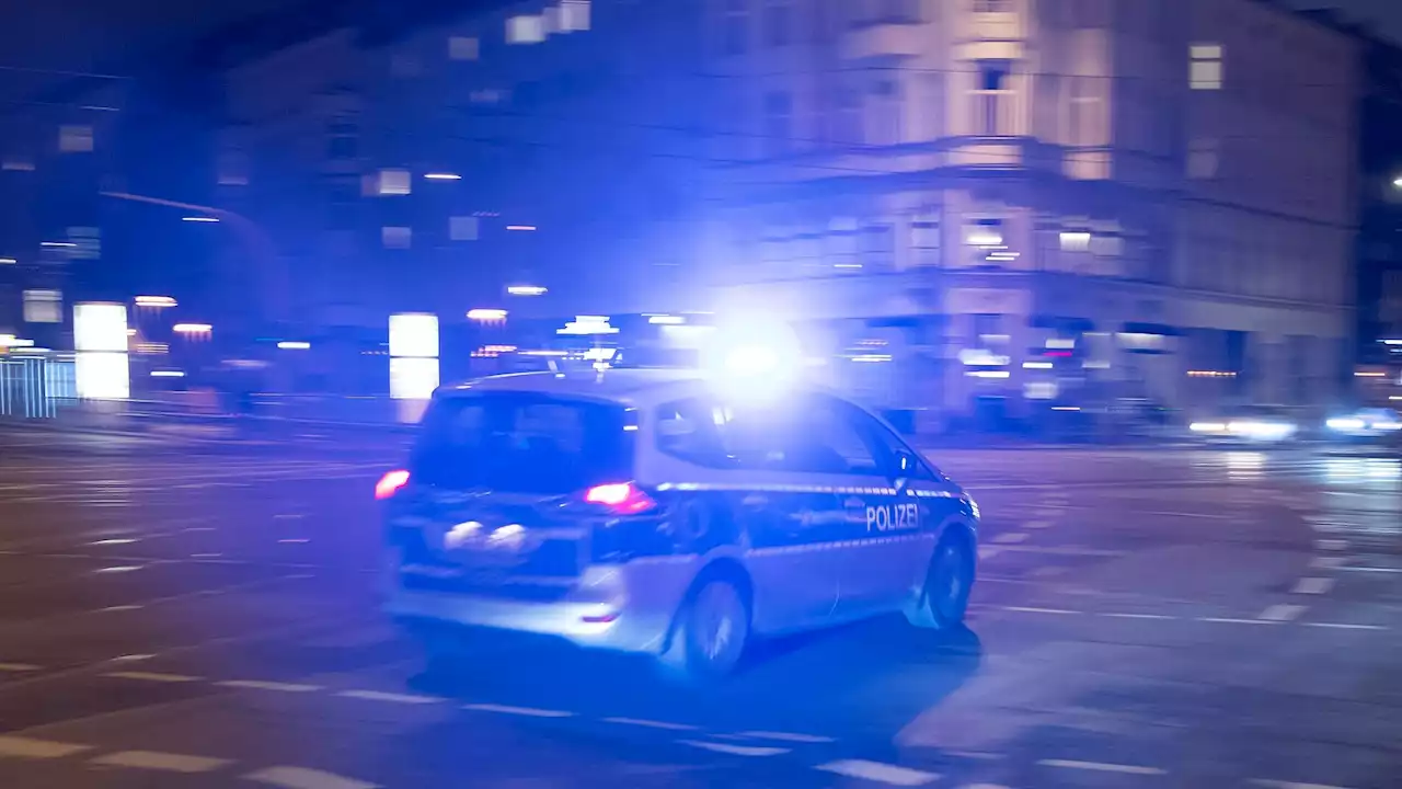 Bewaffnetes Masken-Duo überfällt Tankstelle in Pankow