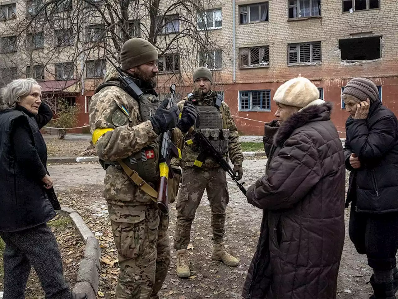 Ukrainians in Kherson wait for loved ones to cross frontline river