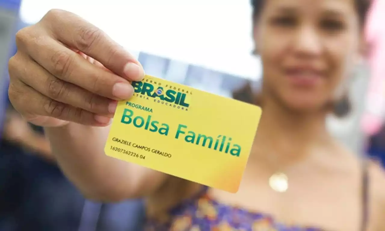 Bolsa Família deve ficar fora do teto por dois anos, diz relator do Orçamento