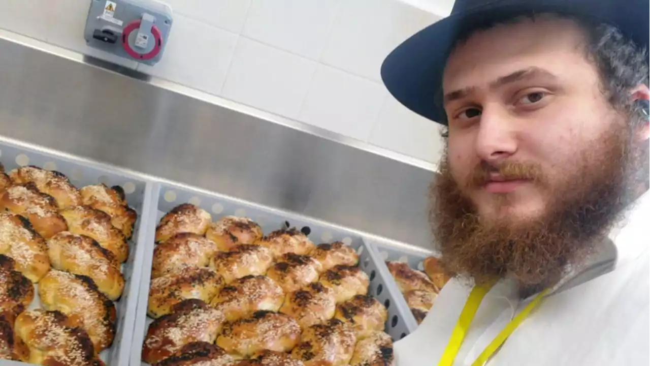 Rabbi keeps things kosher for World Cup fans in Qatar