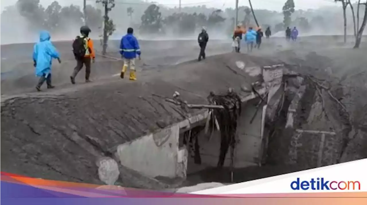 Awan Panas Semeru Timbun 2 Jembatan dan Sejumlah Rumah Warga