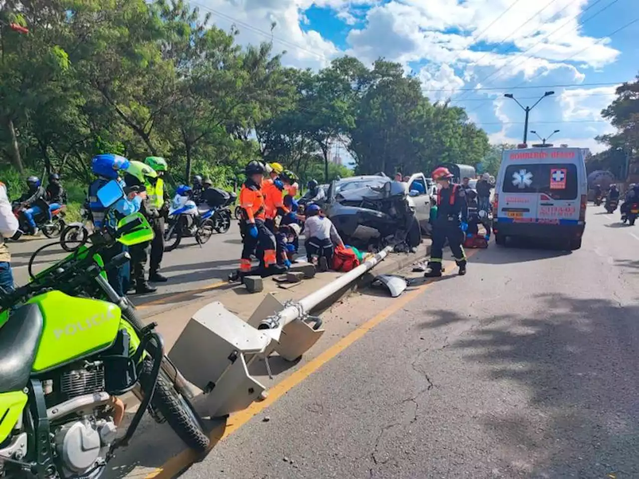 Conductor se durmió y se estrelló con una cámara de fotomultas en Bello