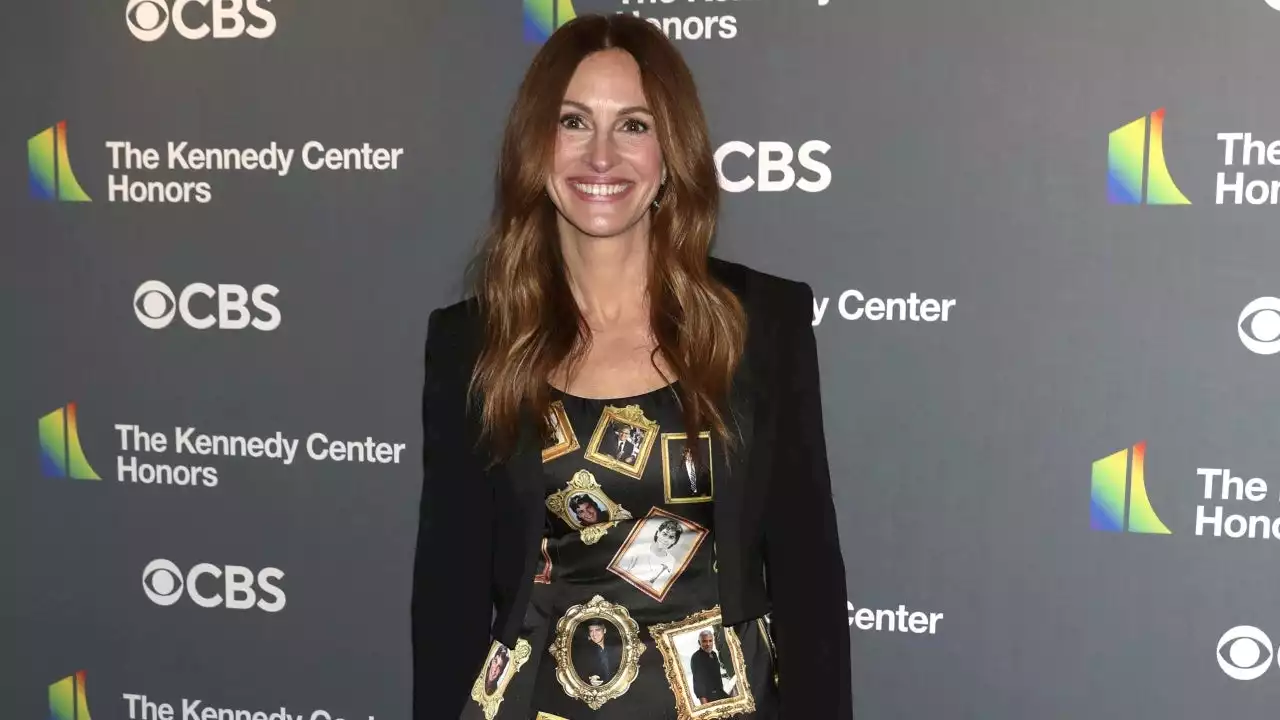 Julia Roberts Wears Dress Covered in Pics of George Clooney: PICS