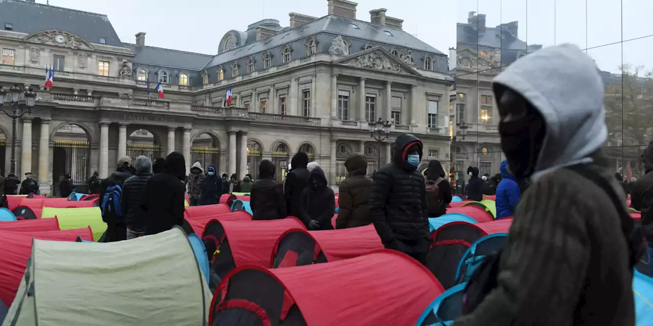 «On a besoin de logements» : à Paris, 200 migrants campent devant le Conseil d'État