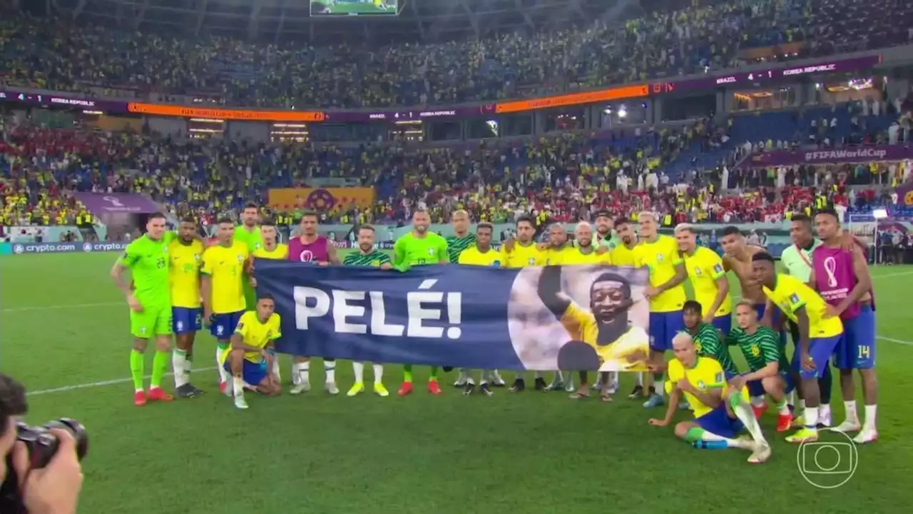 Seleção homenageia Pelé após goleada, e Rei agradece: 'Fizeram muito feliz o meu dia'