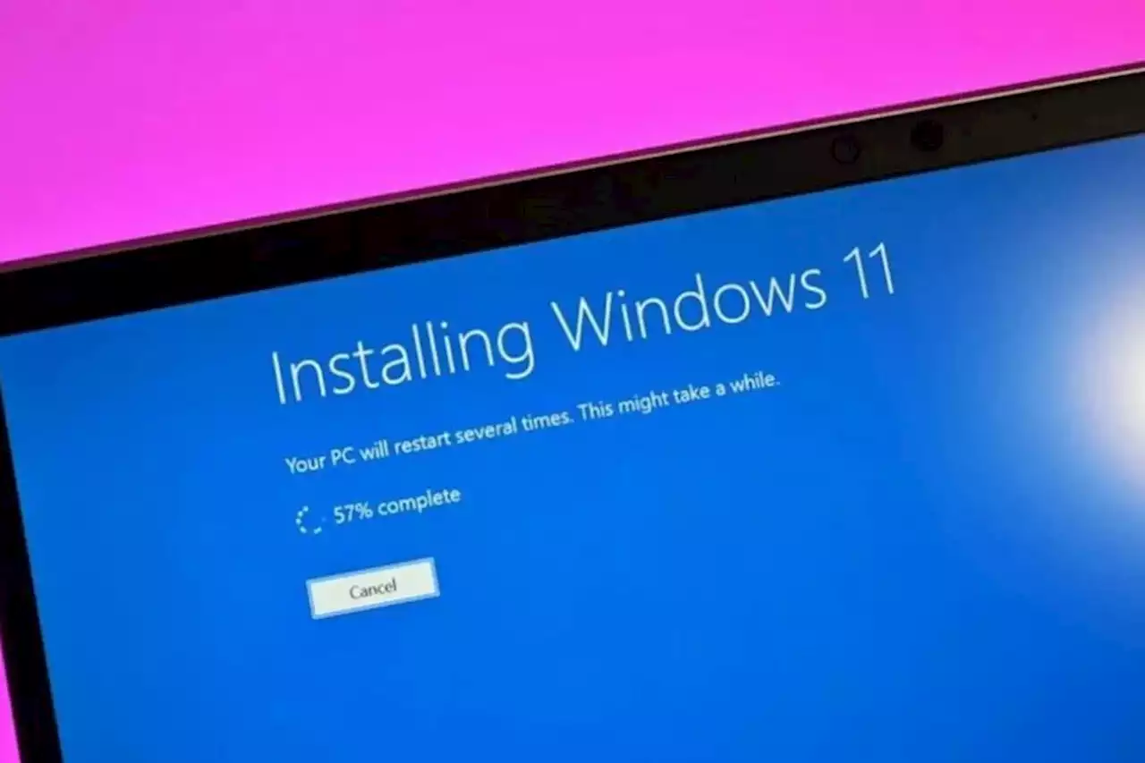 Microsoft nos mete Windows 11 con calzador hasta cuando solo queremos Windows 10: esto es lo que pasa cuando intentamos instalarlo