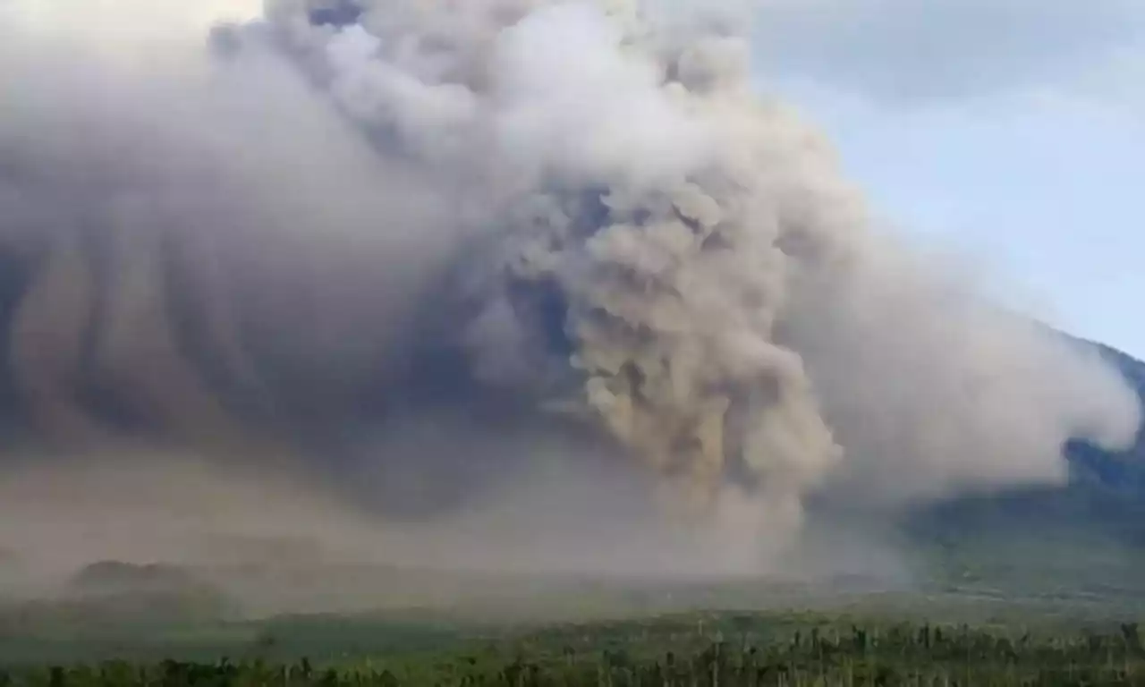 Indonesia evacuates villagers as volcano erupts on Java island