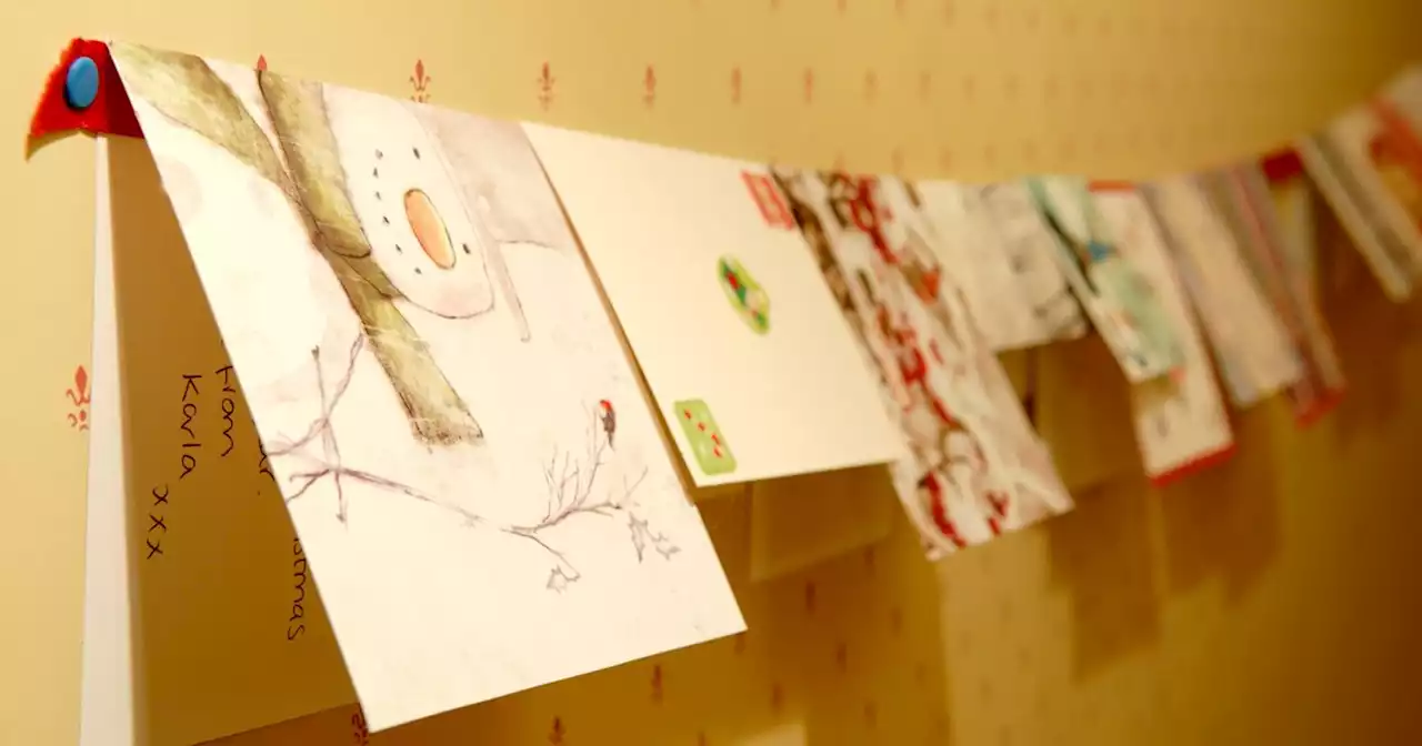Sending Christmas cards 'associated with lower symptoms of depression'