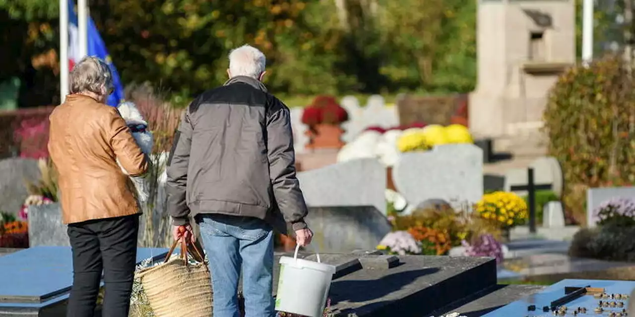 Royaume-Uni : une famille se recueille sur la mauvaise tombe pendant 17 ans