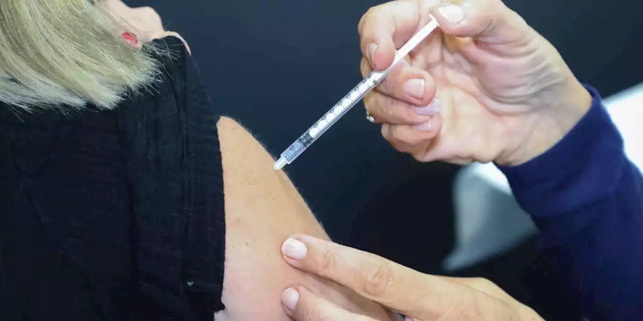 Le taux de vaccination contre le Covid jugé « insuffisant », le gouvernement multiplie les « appels solennels »