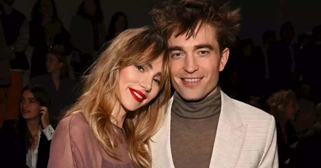 Robert Pattinson et Suki Waterhouse, première apparition officielle en Égypte d'un couple jusqu'ici très discret