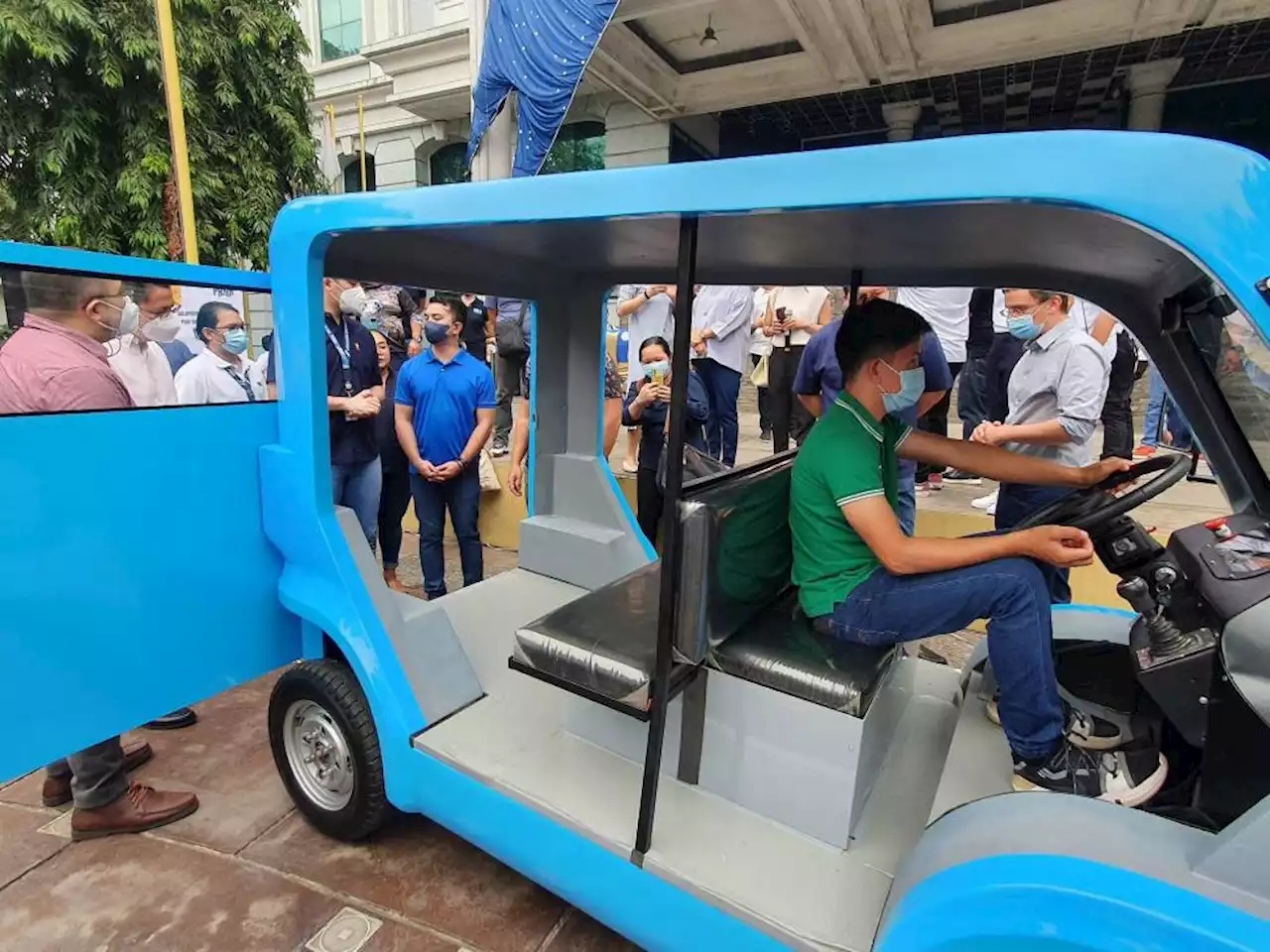 Pasig LGU ramps up alternative mobility efforts with e-vehicle showcase