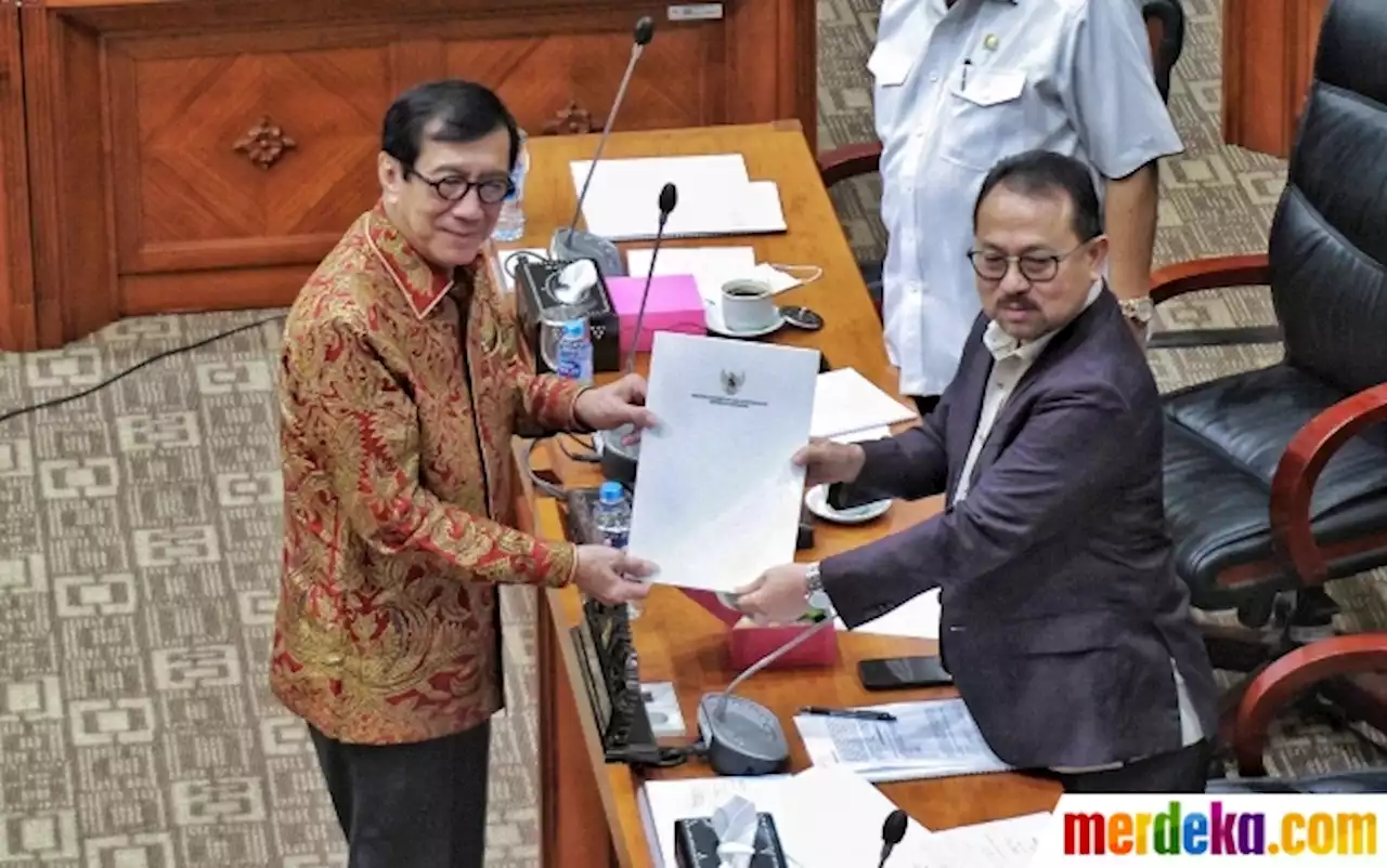 Foto : Menkumham Serahkan RUU Ekstradisi Buronan dengan Pemerintah Singapura ke DPR | merdeka.com